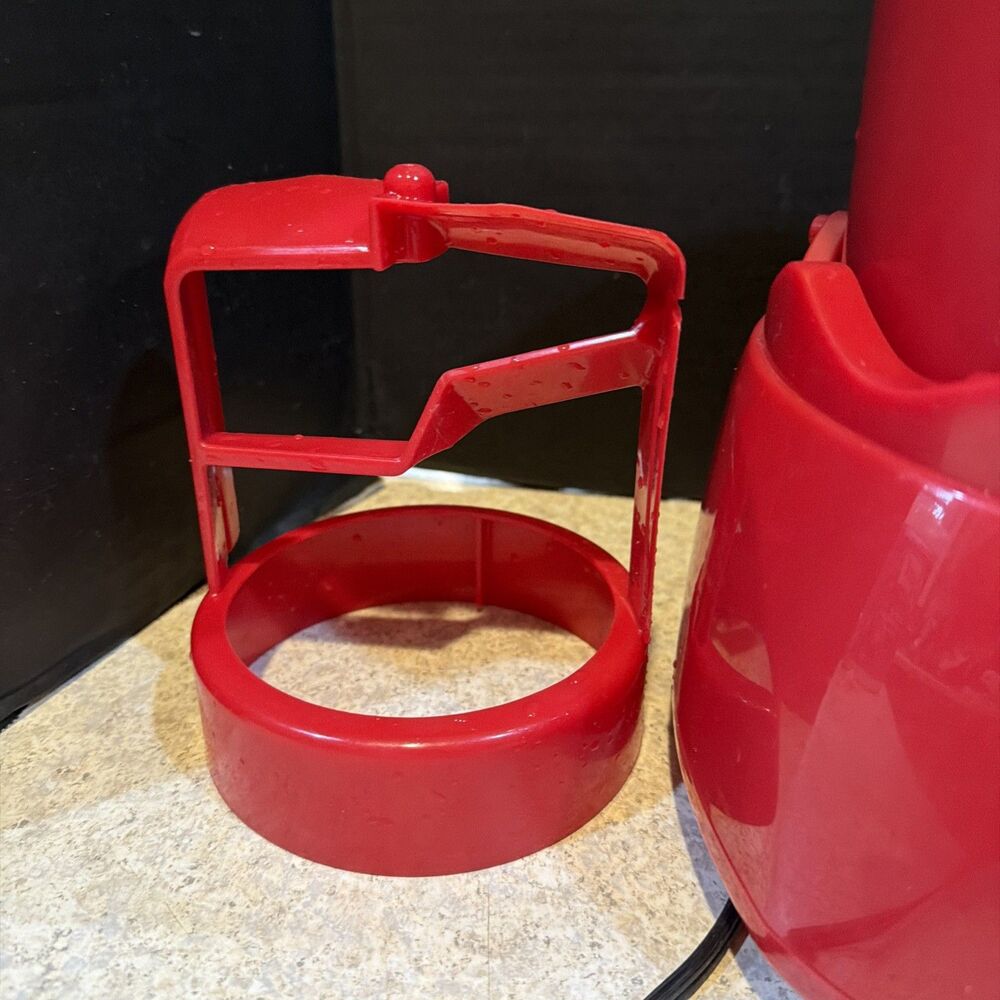 Cuisinart Frozen Yogurt Ice Cream Maker ICE-20R Red 1.5 Qt-cover has tiny damage - Picture 3 of 6